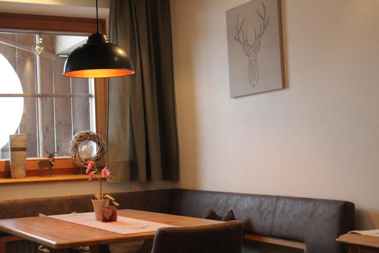 Landhaus Patricia เอลล์เมา ภายนอก รูปภาพ